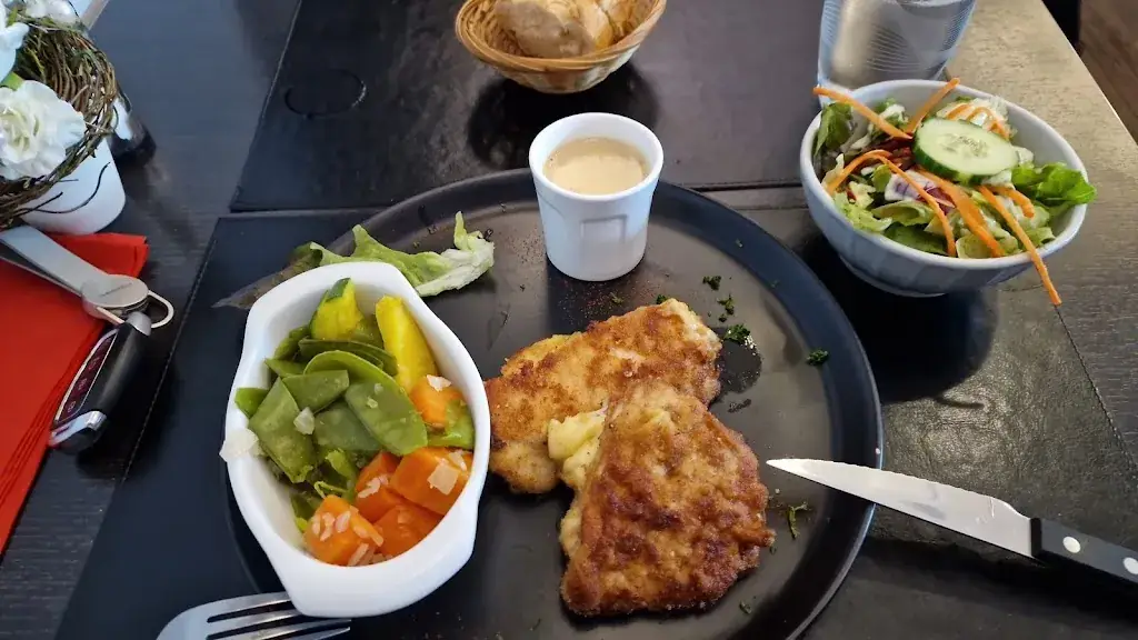 Restaurant Mise en scène , Grillades , steak sur Pierre chaude . Cuisine française ._Luxembourg_slider_image_2