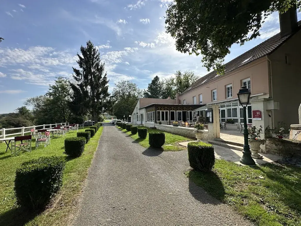 M. de Vries_Logis Hôtel Auberge du Port - Hôtel et Restaurant_Remilly-Aillicourt_review