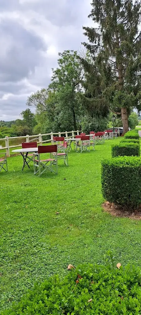 Veronique_Logis Hôtel Auberge du Port - Hôtel et Restaurant_Remilly-Aillicourt_review