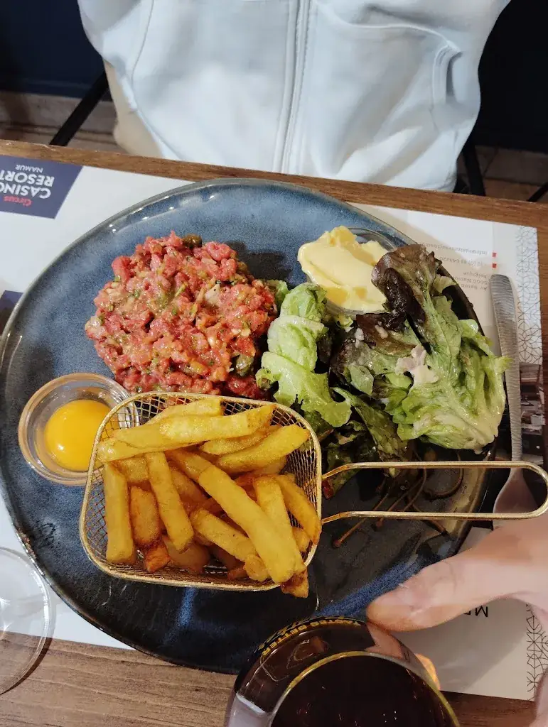 Cathy Koessler_La Déesse_Sedan_review