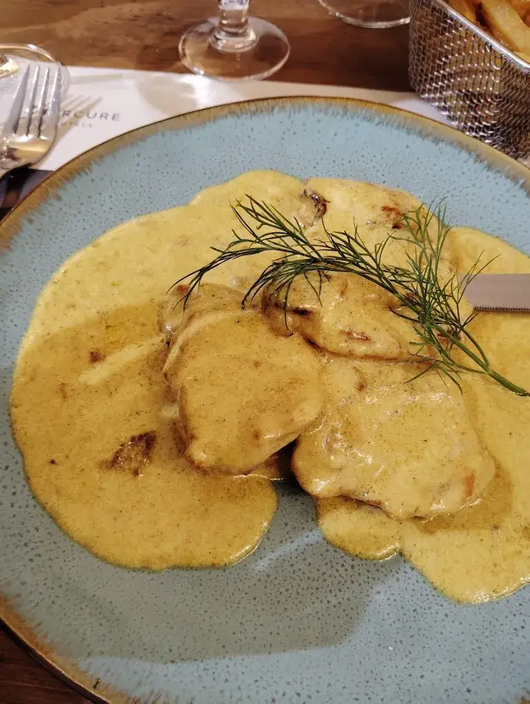 La Déesse_Sedan_slider_image_3