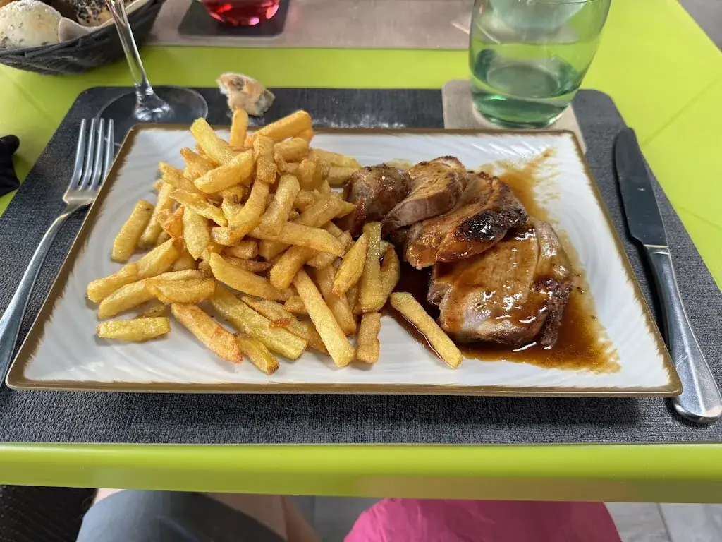 Restaurant L'Echiquier_Sedan_slider_image_3