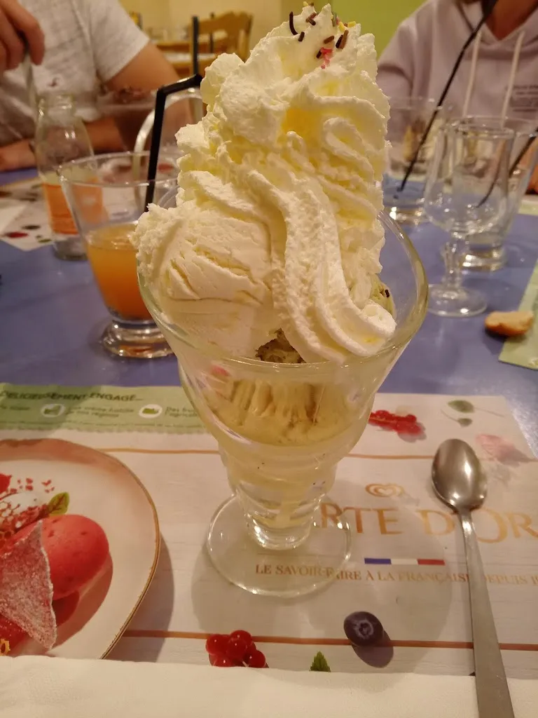 Grace Grandjean_Albatros_Bar-sur-Aube_review