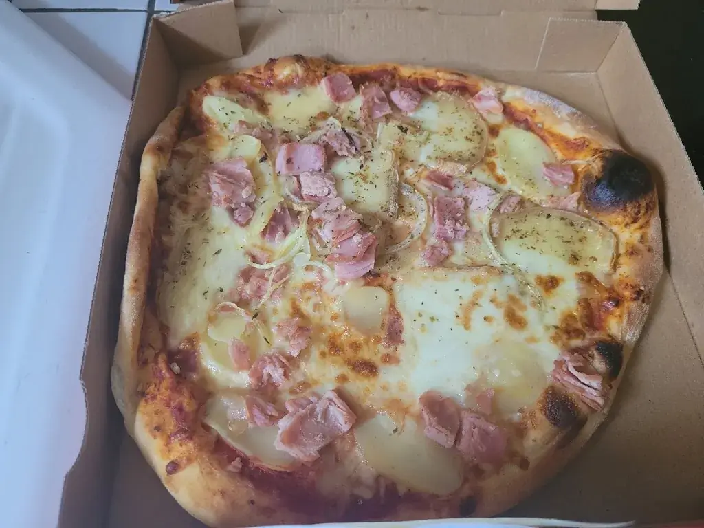 Kathy v_Au Petit Four Pizzeria_Warmeriville_review