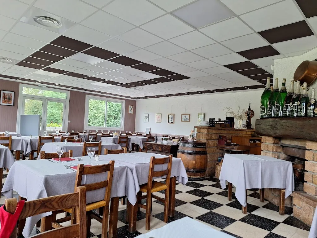 Restaurant Au Bois Joli ristorante a Saint-Hilaire-de-Brens