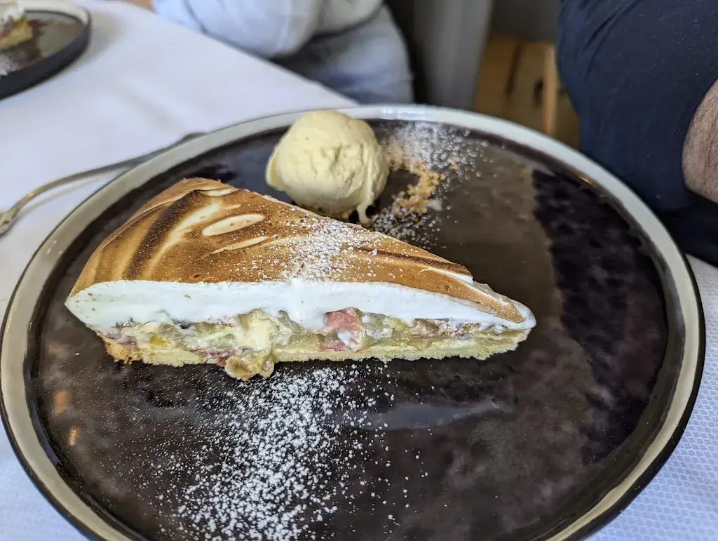 Joyful Journeys_AU LION D'OR_Rosenau_review