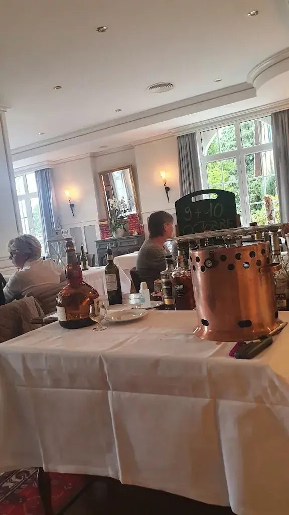 Leah Allegoria_AU LION D'OR_Rosenau_review