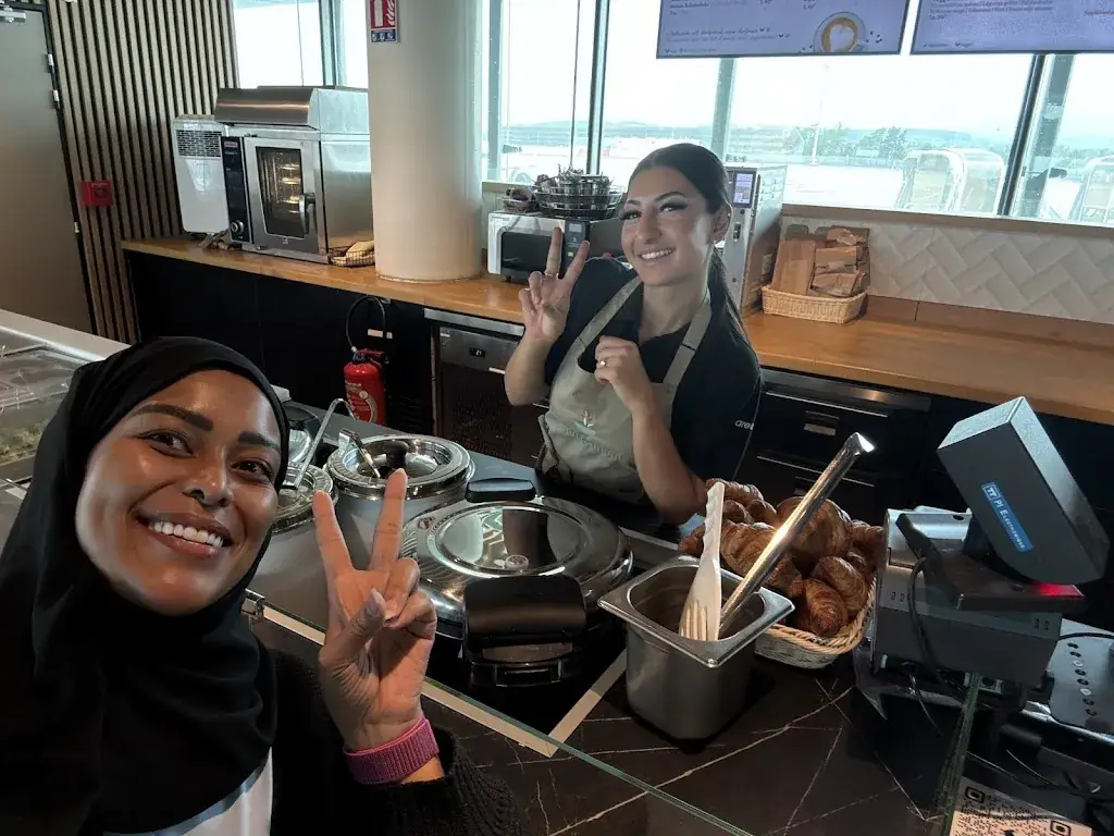 Ayesha Anfooz_Dean & David_Saint-Louis_review