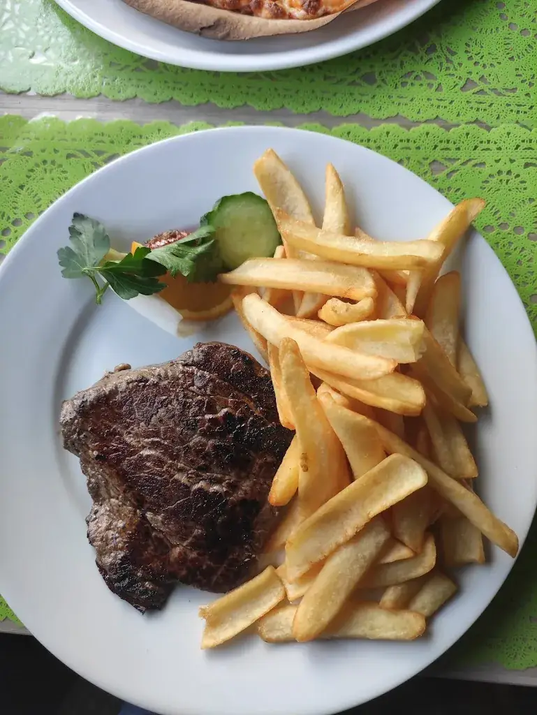 Les Docks Restaurant_Verdun_slider_image_2