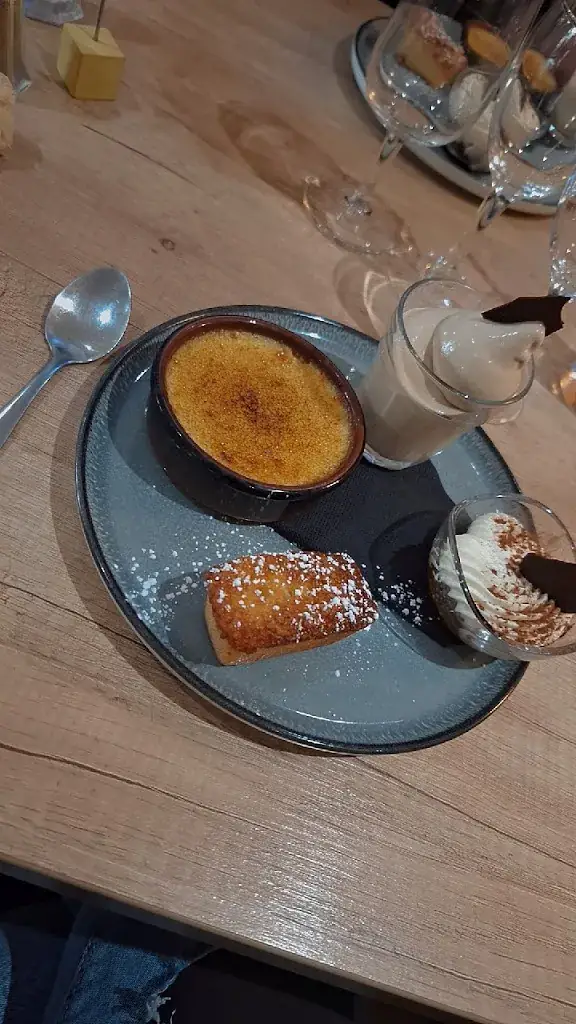 Maëlle Helmstetter_L'Atypique_Verdun_review