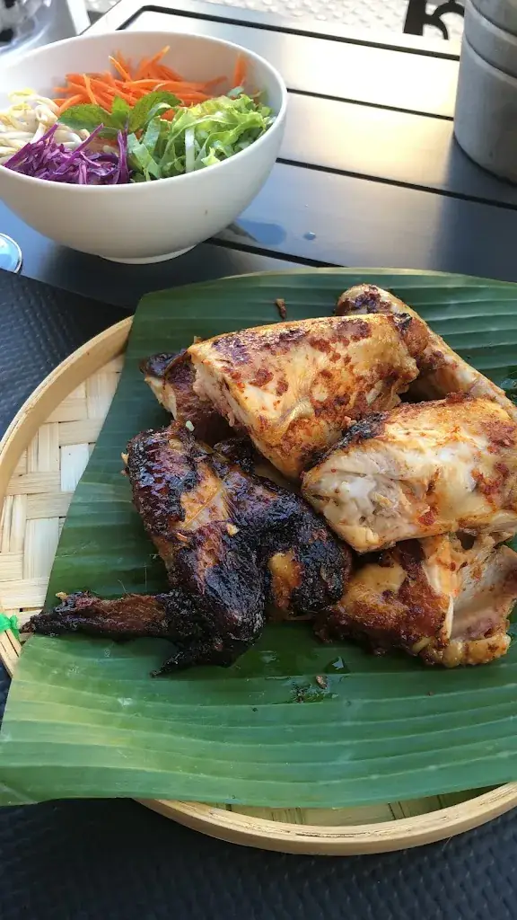 Gavin Blair_PAPAPOULE BY LO_Chamalières_review