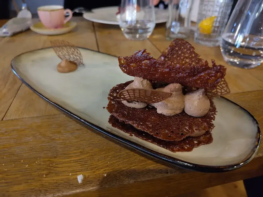 Dimitrios Athanasiou_La Batisse II_Saint-Avold_reseña