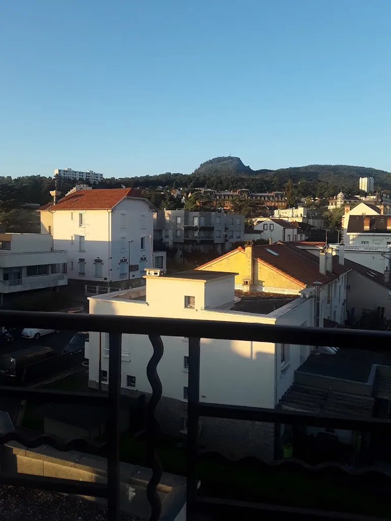 Michael Lynch_Hôtel Radio_Chamalières_review