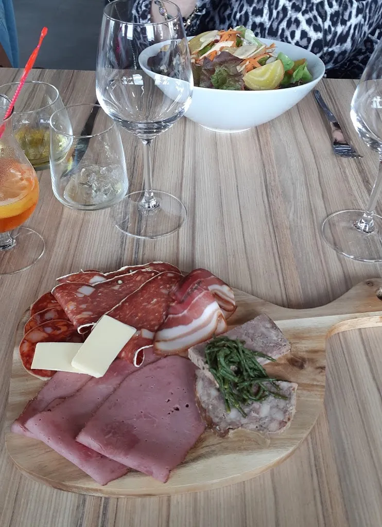 Claudine Klauss_2 Assiettes_Behren-lès-Forbach_review