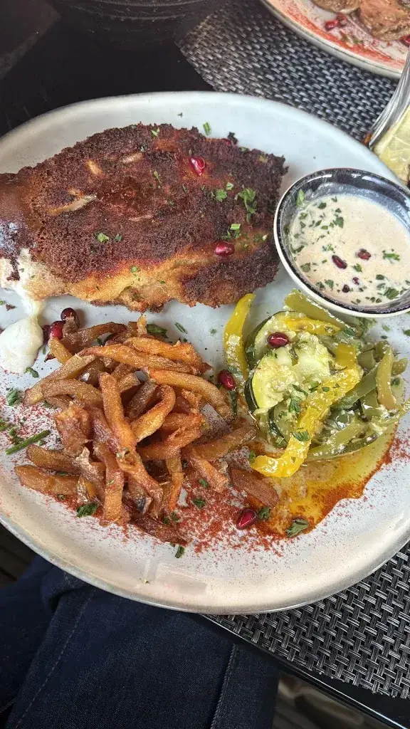 Lina Soualmi_Le Monarque_Stiring-Wendel_review