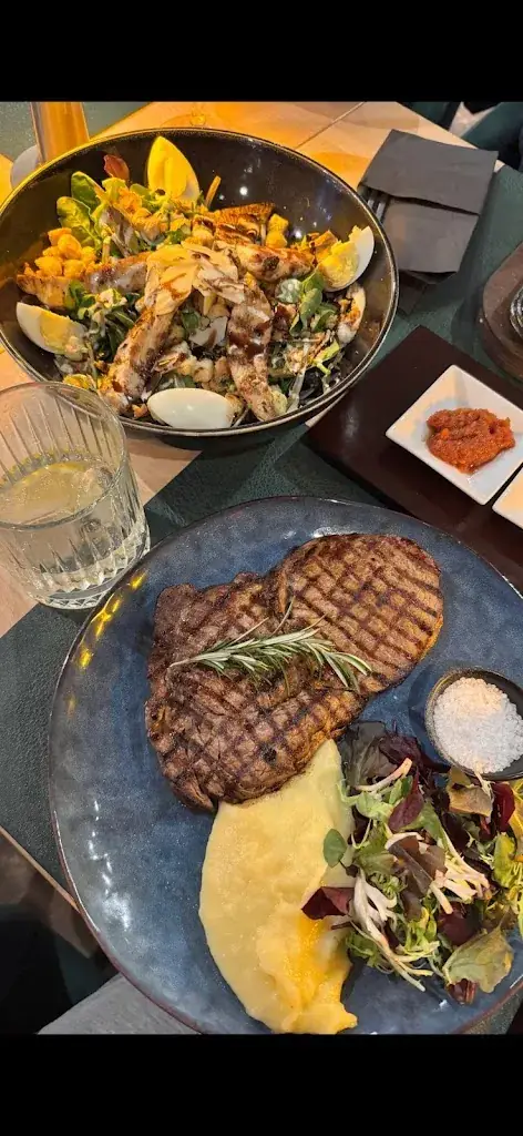 Mehmet Dag_The moon_Bischheim_review