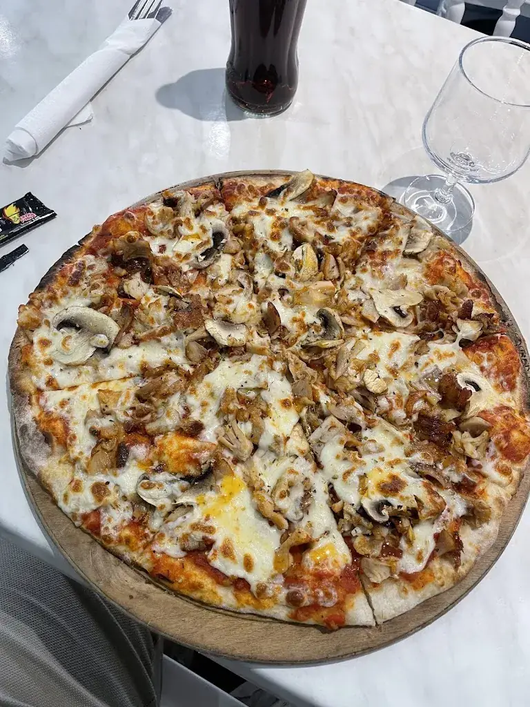 Behnam Mousavikia_L'Escale_Bischheim_review