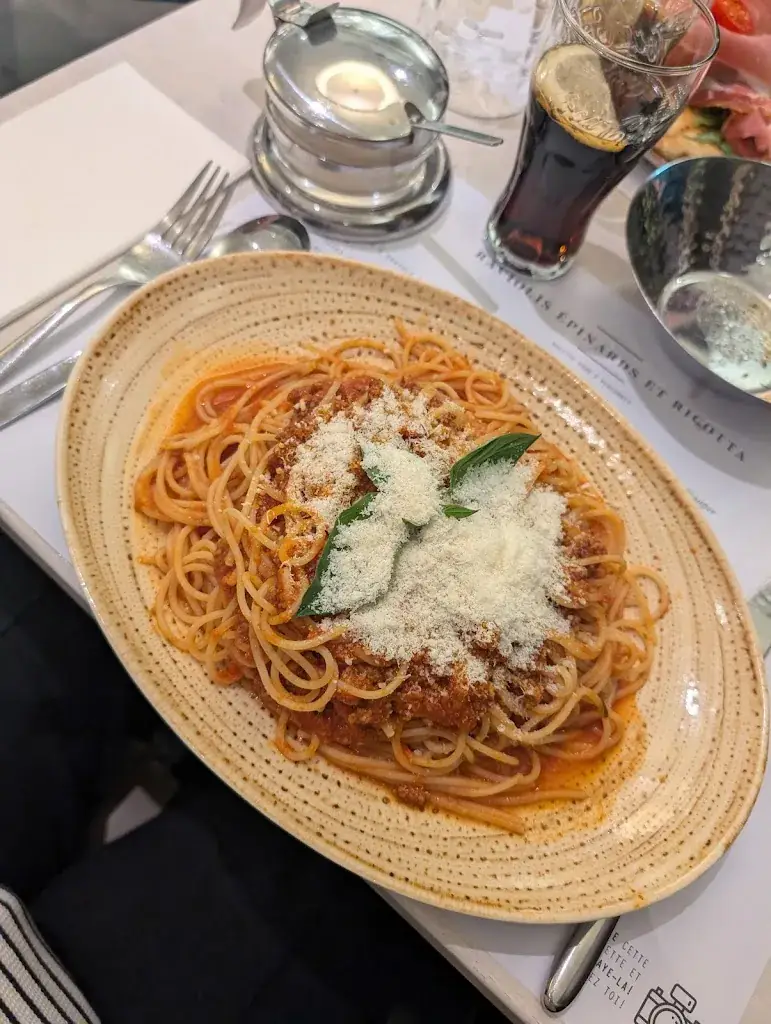 Tomila L_Mio & Mio_Luxembourg_review