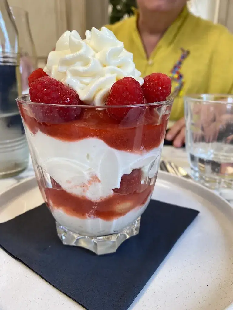 Silvia Colucci_Heart-of-the-cheese-wheel grocery_Luxembourg_review