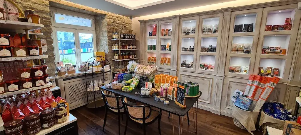 Heart-of-the-cheese-wheel grocery_Luxembourg_slider_image_3