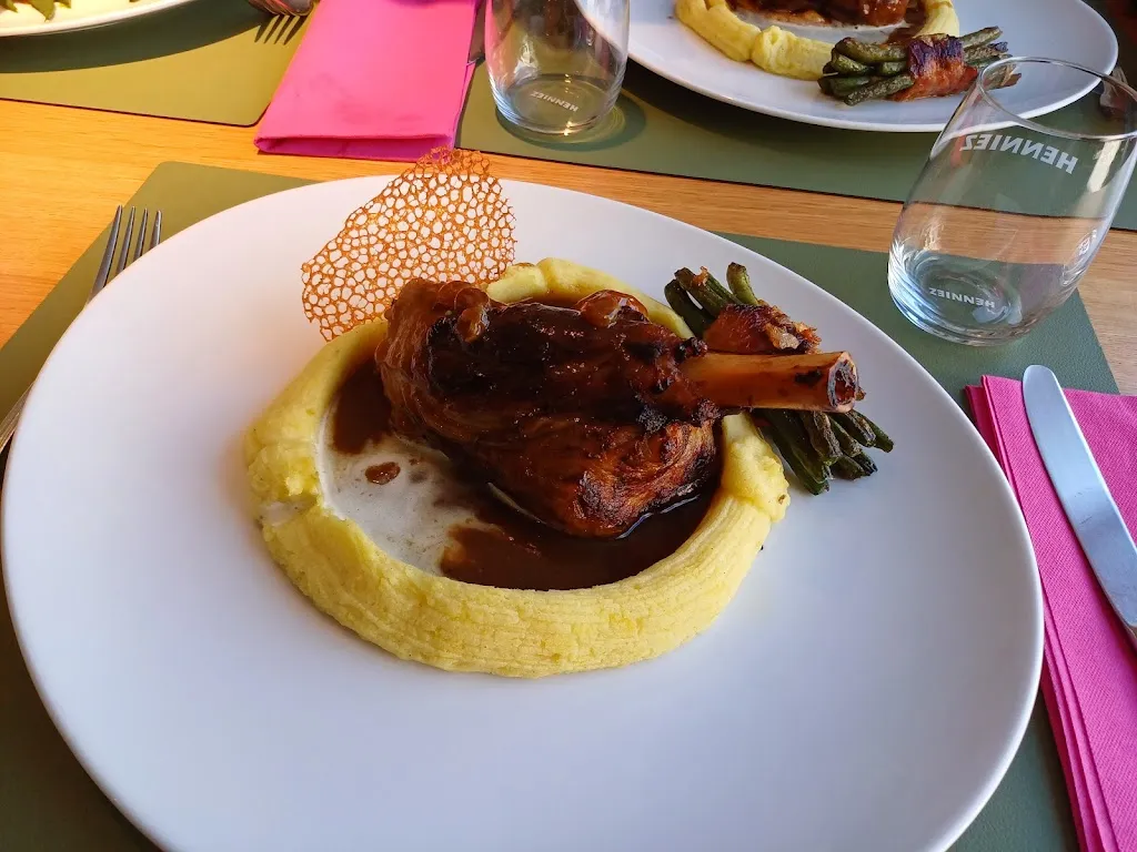 Damien Mg_Auberge Aux 13 Cantons_Bulle_review