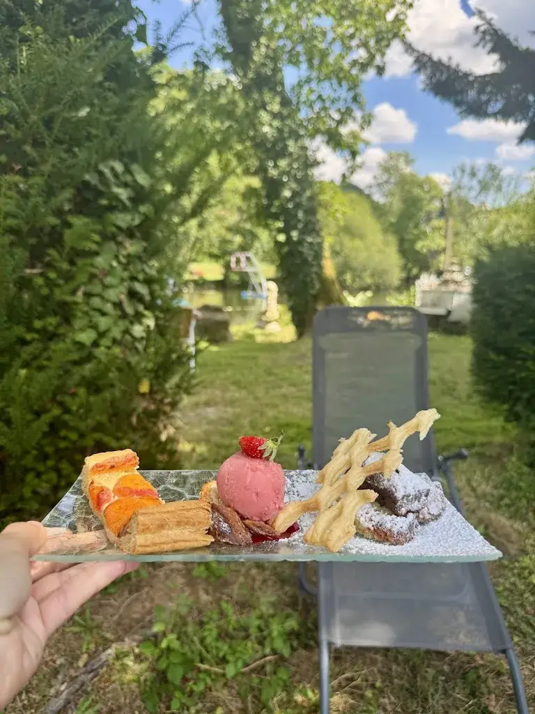 Tiphanie Gendron_La chaumière_Pont-d'Ouilly_review