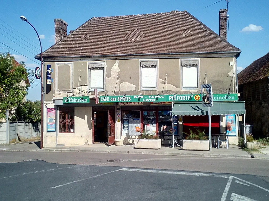 sports bar restaurant in Bouilly