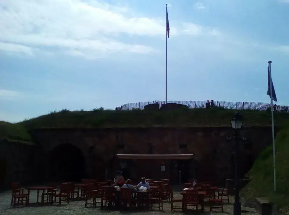 Familie C&S_Cafeteria_Bitche_review