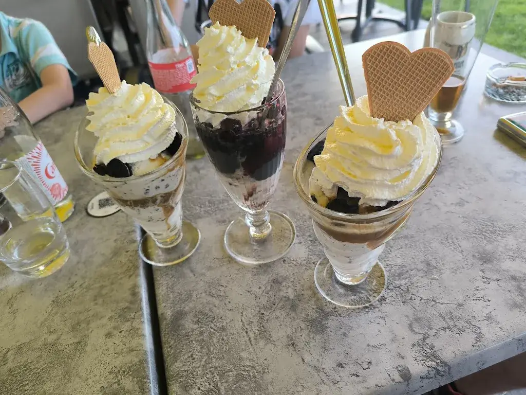 Samantha Lang_The Pub Glacier_Haspelschiedt_review