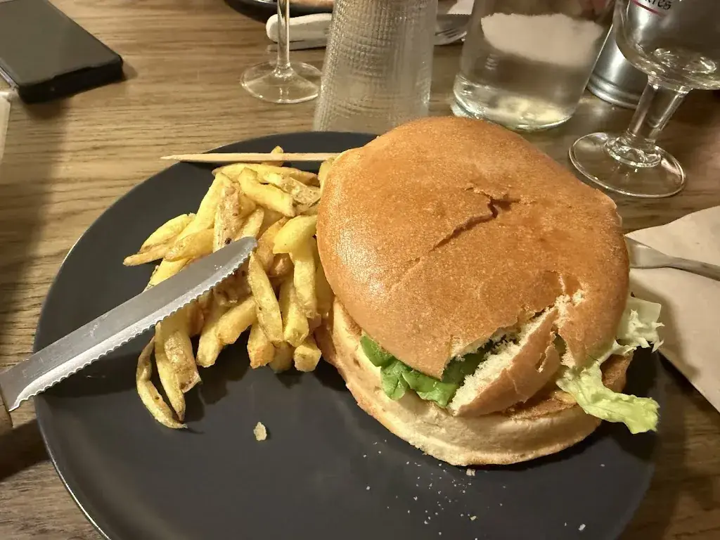 Laura Richier_MADE IN BURGER_Pont-à-Mousson_recensione