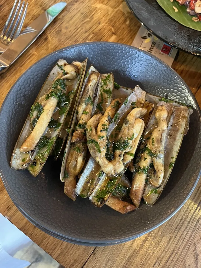 Beatrice PH_Le Village du Phare - Huîtres et fruits de mer_Boulogne-Billancourt_review