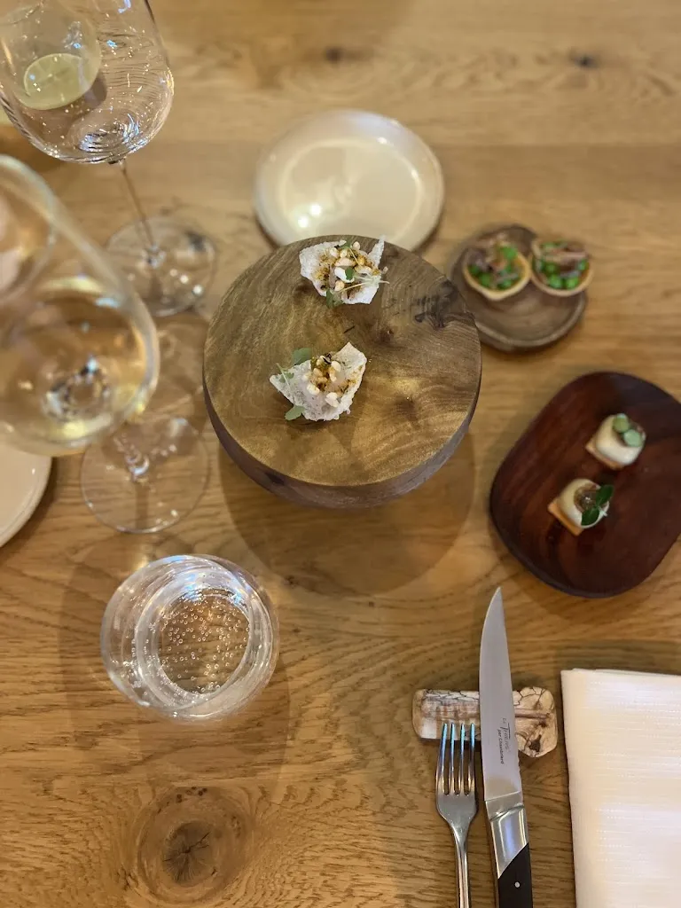 Manon PANARISI_Maison Forte_Farnay_review