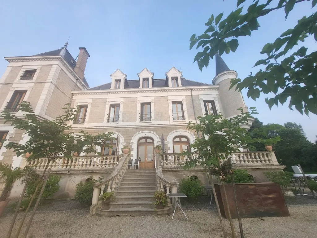 jon mills_Eclosion Château Hôtel & Restaurant I St Paul en Jarez_Saint-Paul-en-Jarez_review