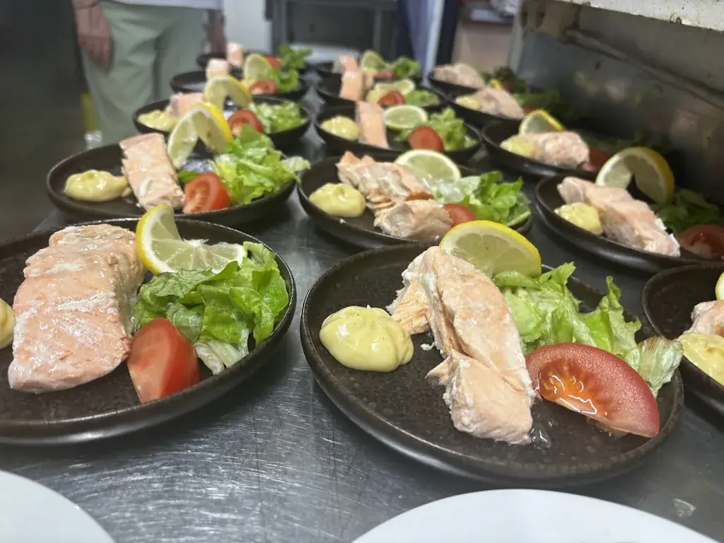 Aaa Table_Landres_slider_image_3