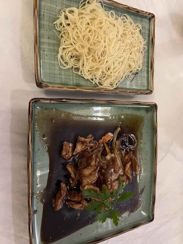 Ha Long Bay Restaurant_Briey_slider_image_3