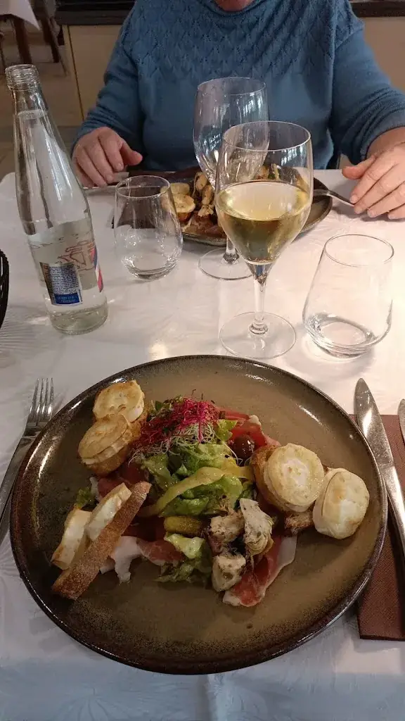 Restaurant Aux Arcades at Logis Hotel_Briey_slider_image_2