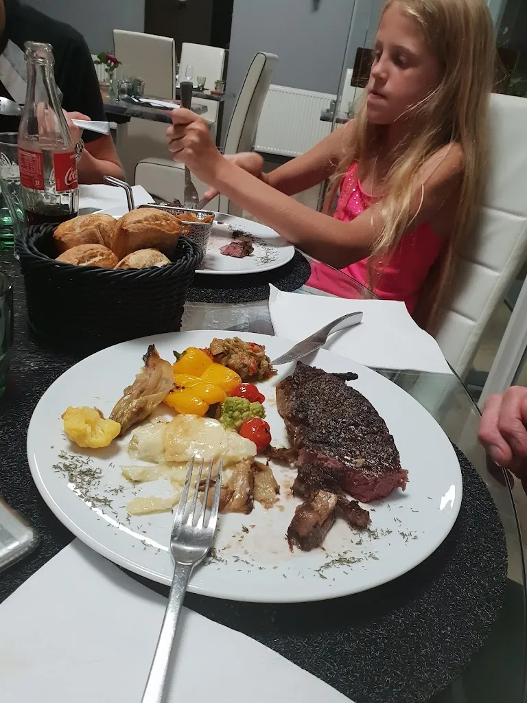 Jannie Van Erp_Hotel Herard_Bourbonne-les-Bains_review