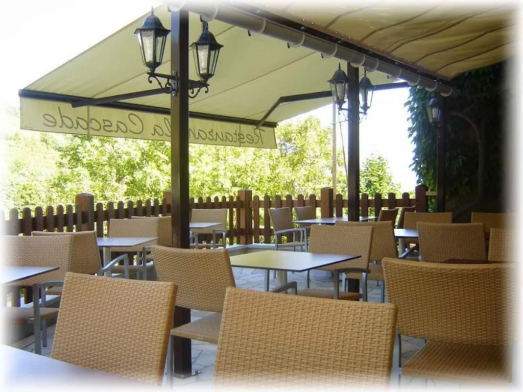 Restaurant La Cascade_Valla-en-Gier_slider_image_1