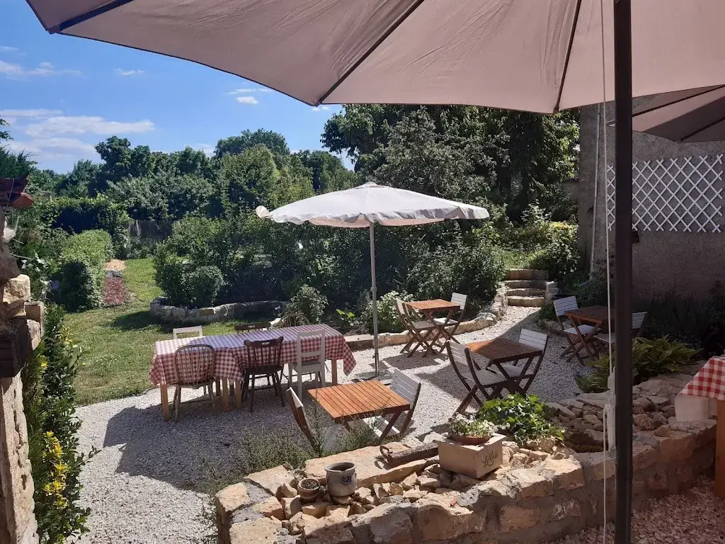 Le Voilà - Bistrot & Chambres d'hôtes restaurant in Melay