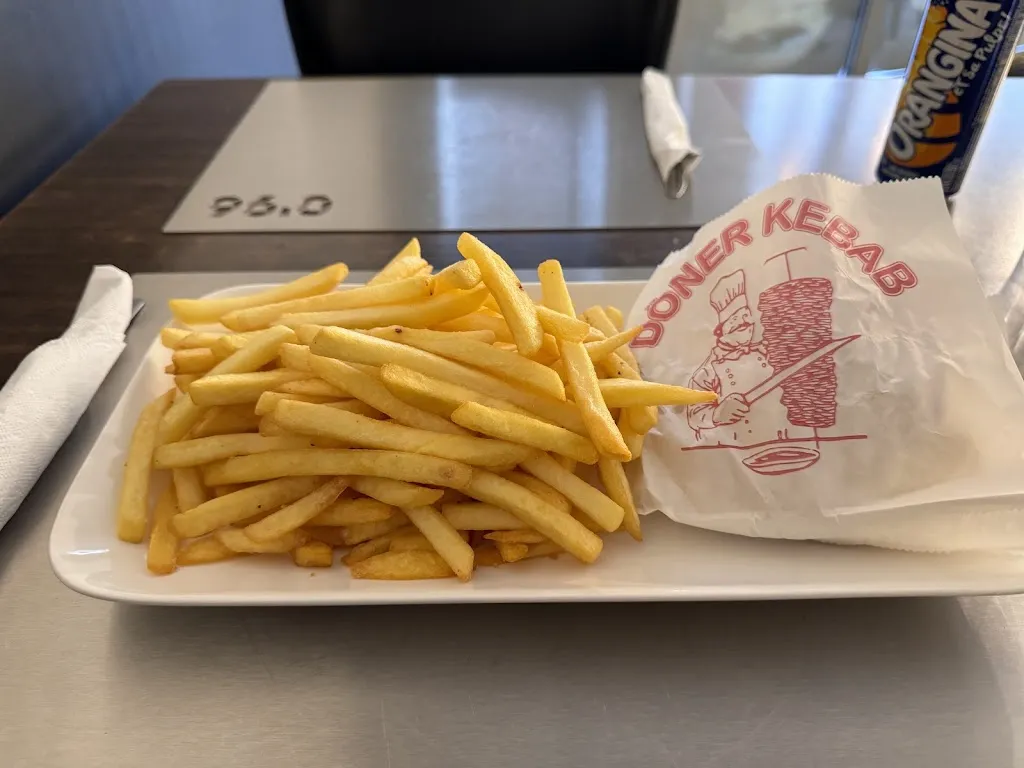 Tom Janas_O’96 Döner Kebab_Bruyères_review