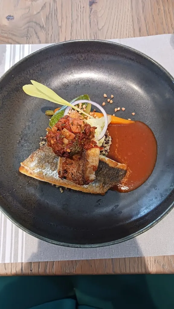 Leaticia MALEC_Les Commis_Contrexéville_review