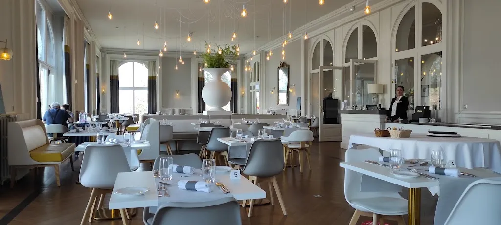 Restaurant Le COSMOPOLITAIN_Contrexéville_slider_image_1