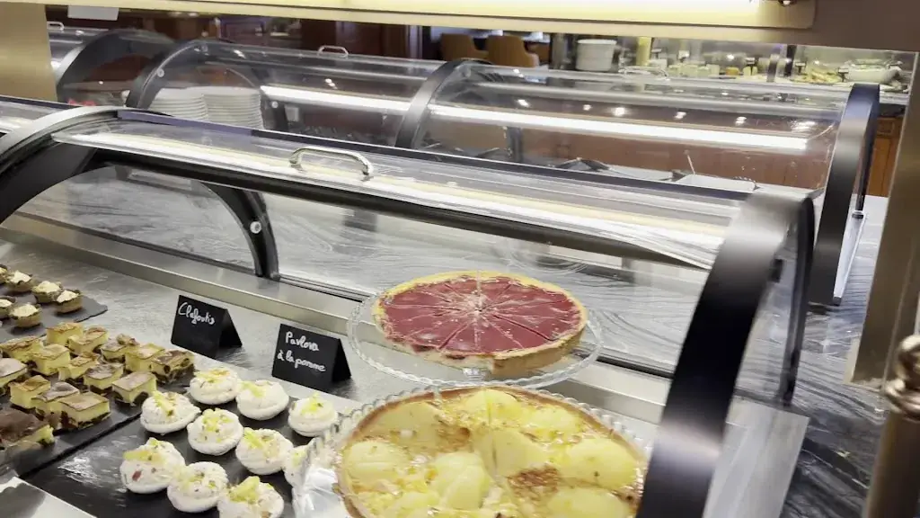 Jean Paul Lucat_Chez Vincent Restaurant buffet_Cernay-lès-Reims_review