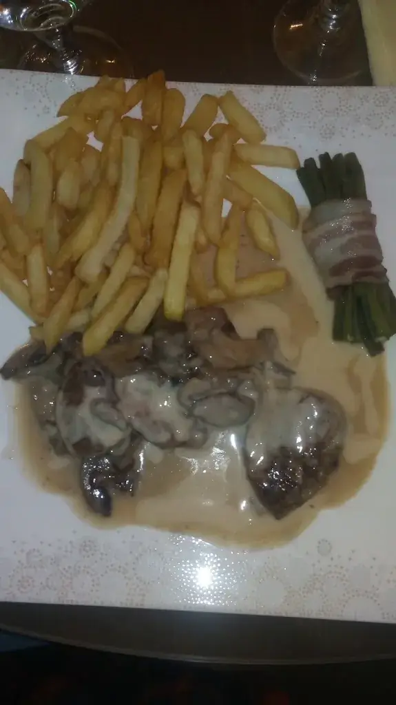 Roxane Varnat_Restaurant Terrace Court_Chamarandes-Choignes_review