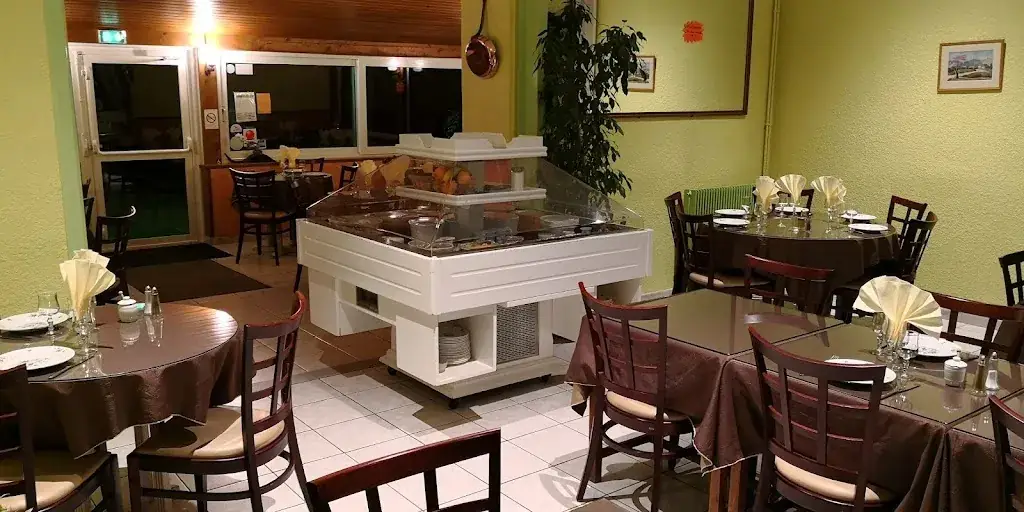 Restaurant Terrace Court_Chamarandes-Choignes_slider_image_3