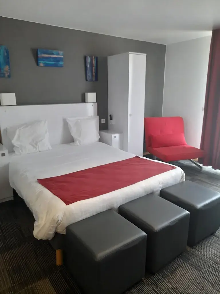 Carole Reed_LA COUR DU TONNELIER_Bouxwiller_review