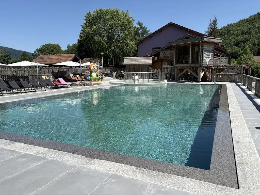 Dennis OKane_Le Domaine de Champe Locations_Bussang_reseña