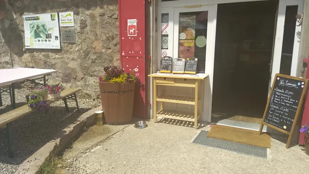 Green Grass of cottage_Storckensohn_slider_image_2