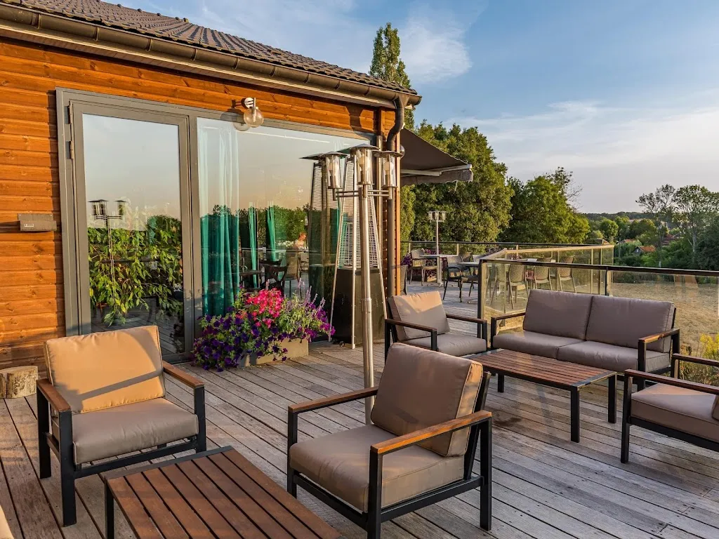 Logis Hôtel le Cadusia restaurant in Chaource