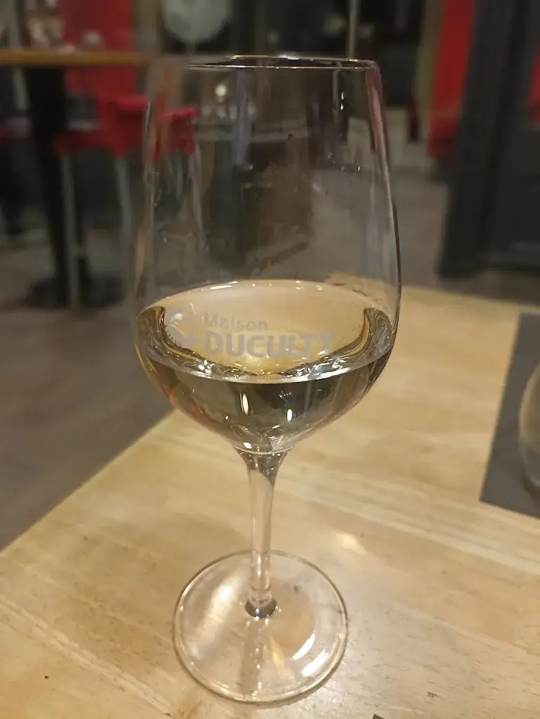 elodie planchon_Maison Duculty - Restaurant Boutique_Terrasse-sur-Dorlay_review